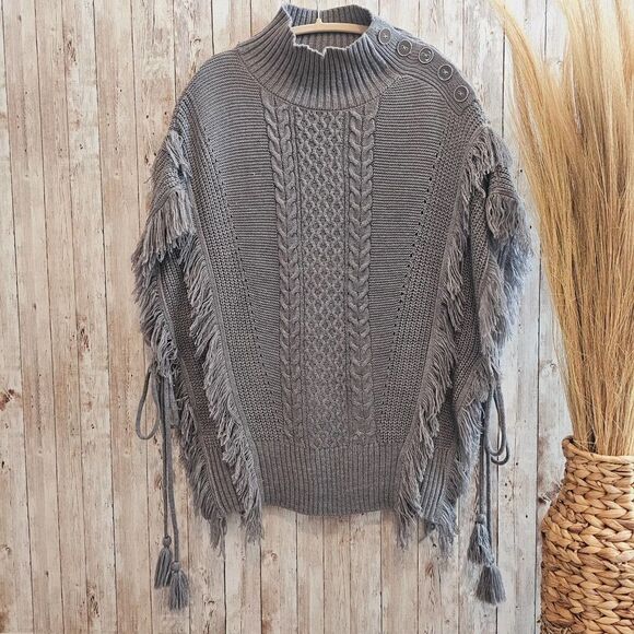 New York and Company gray poncho - Picture 1 of 9